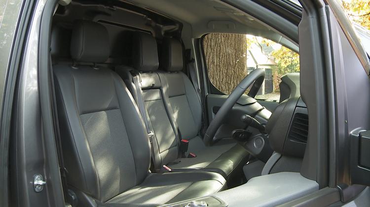 PEUGEOT e-EXPERT 
