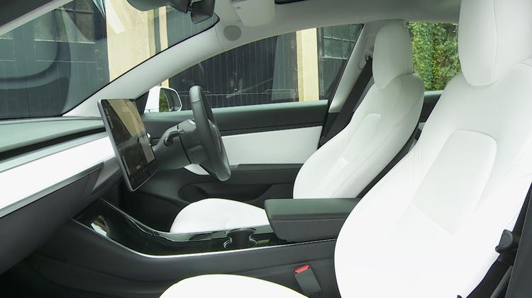 TESLA MODEL 3 SALOON 