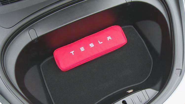 TESLA MODEL 3 SALOON 