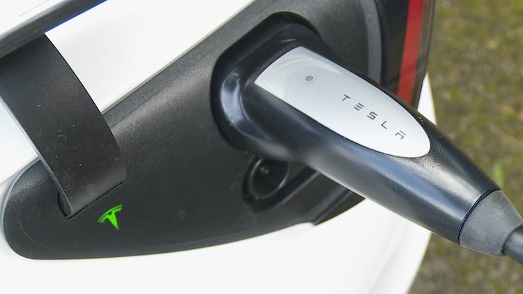 TESLA MODEL 3 SALOON 