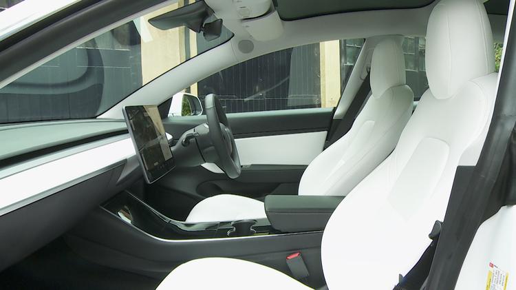 TESLA MODEL 3 SALOON 