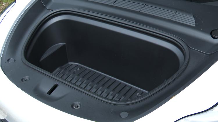 TESLA MODEL Y HATCHBACK 