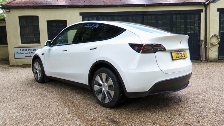 TESLA MODEL Y HATCHBACK 
