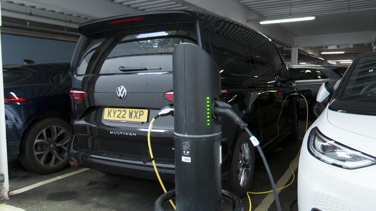 VOLKSWAGEN MULTIVAN ESTATE 